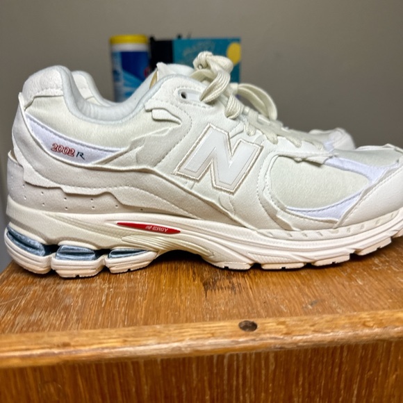 Never Worn , US Men’s 10.5

New Balance 2002r ( Sea Salt ) - Picture 2 of 6